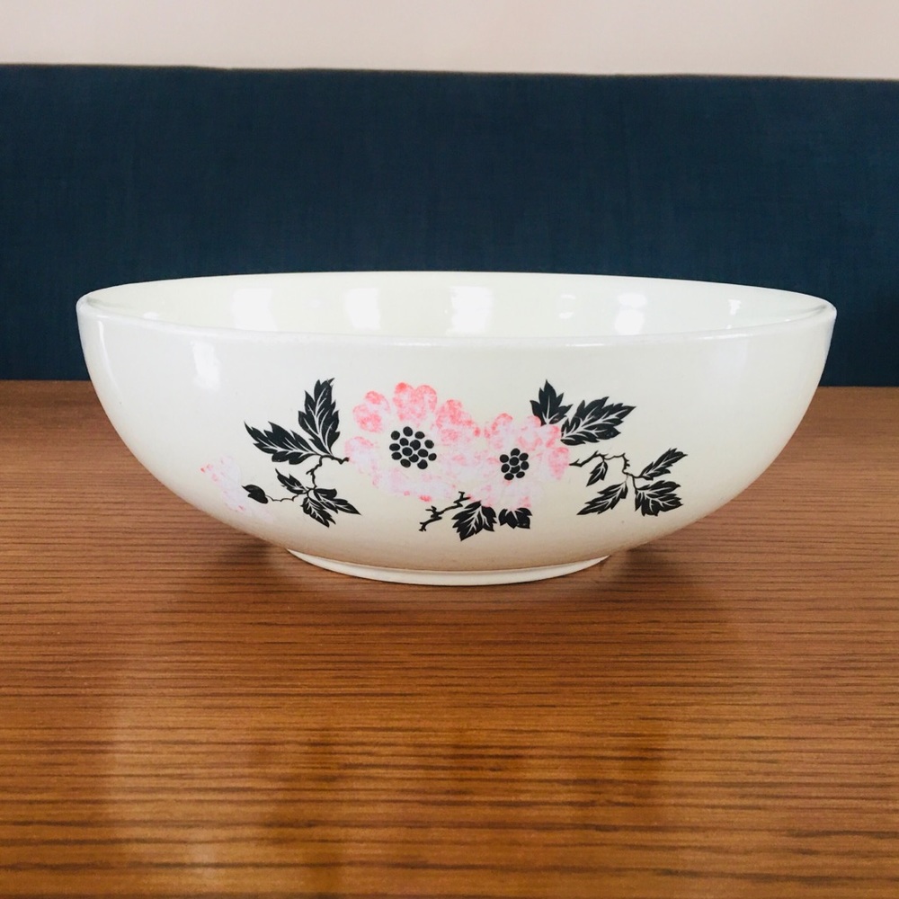 1950s Hall’s Superior Quality Kitchenware Bowl 9”